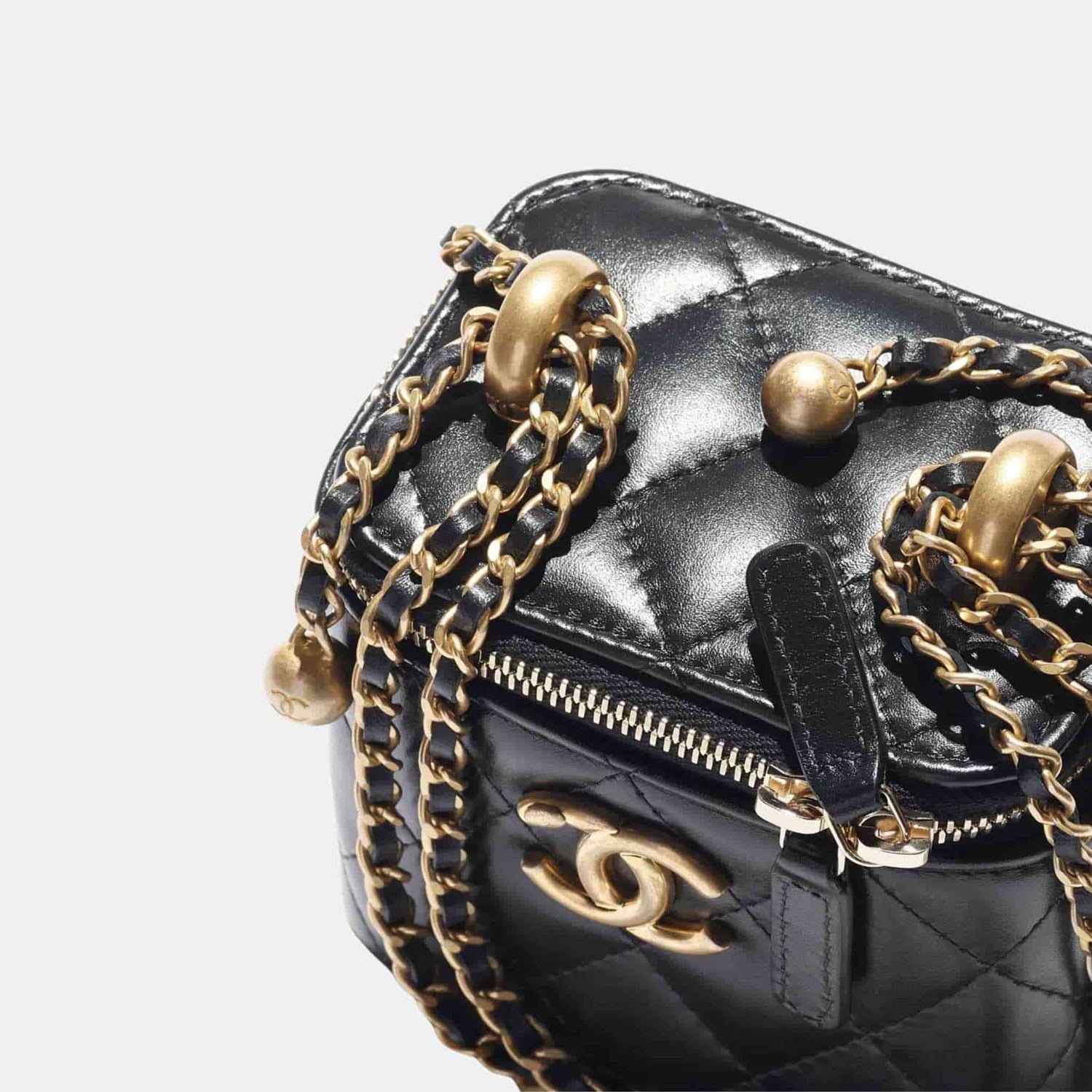 CHANEL Small Vanity With Chain In Shiny Calfskin Black