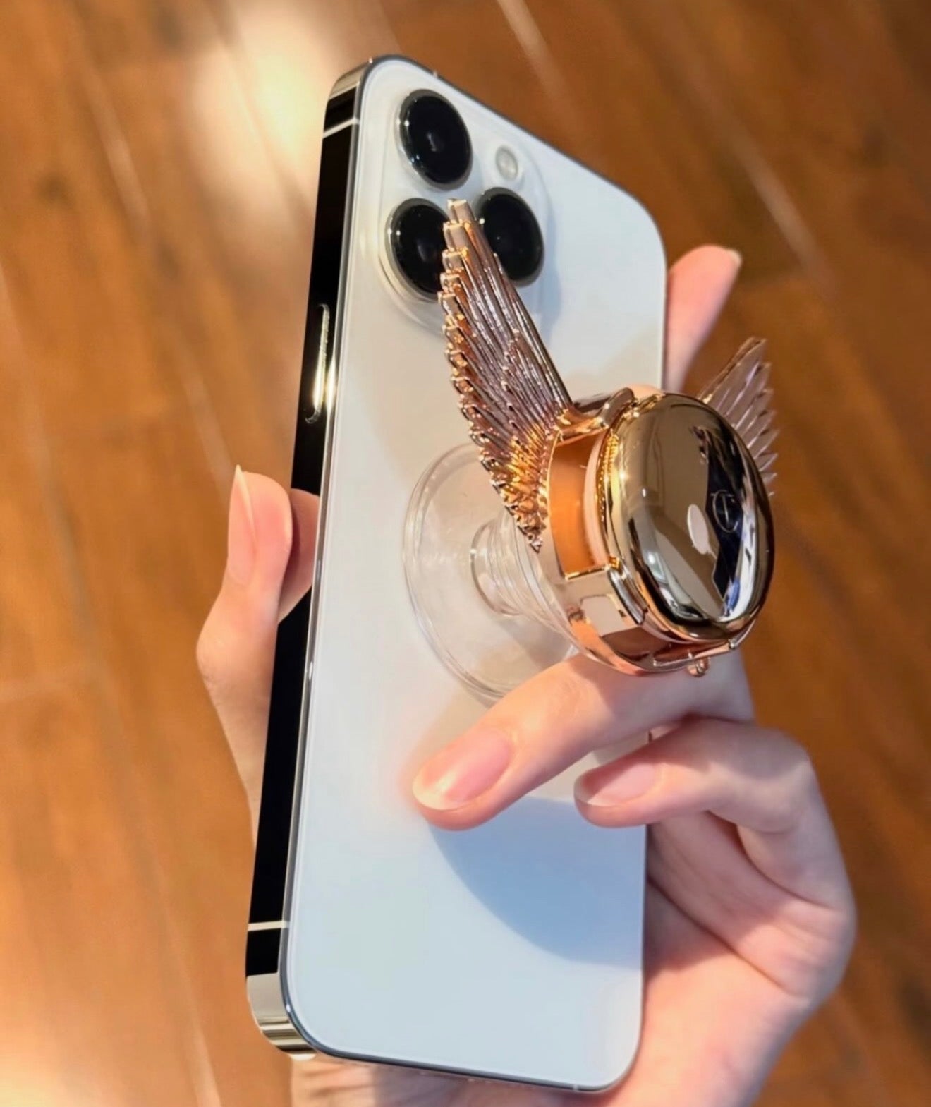 Charlotte Tilbury Winged Compact | Accesorio para movil