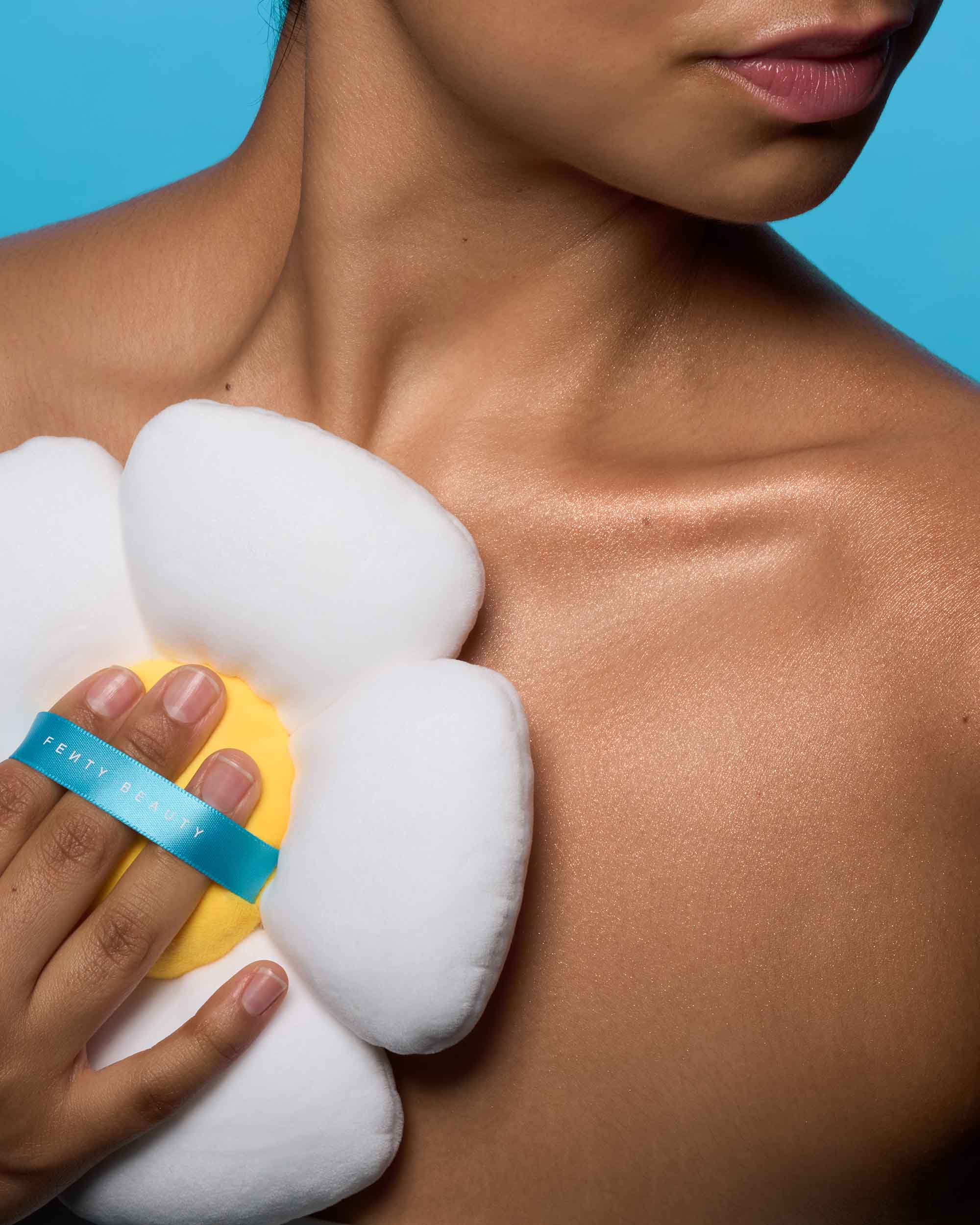 Fairy Bomb Smurfette Daisy Flower Shimmer Puff FENTY BEAUTY