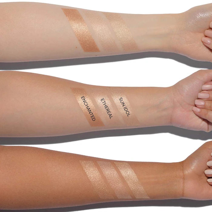 Anastasia Beverly Hills  Glow Seeker Champagne Gold Powder Highlighter