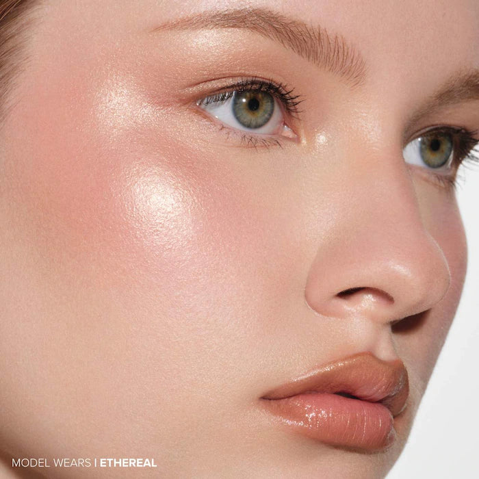 Anastasia Beverly Hills  Glow Seeker Champagne Gold Powder Highlighter