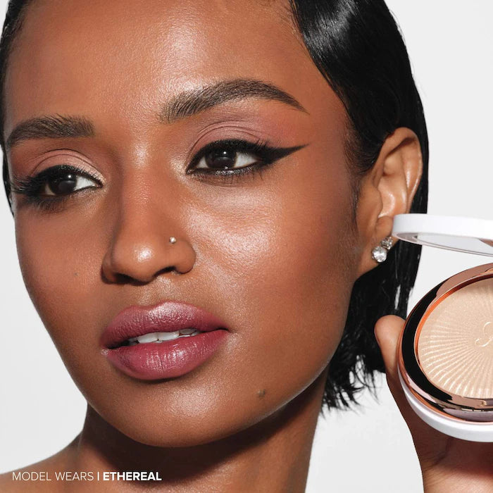 Anastasia Beverly Hills  Glow Seeker Champagne Gold Powder Highlighter