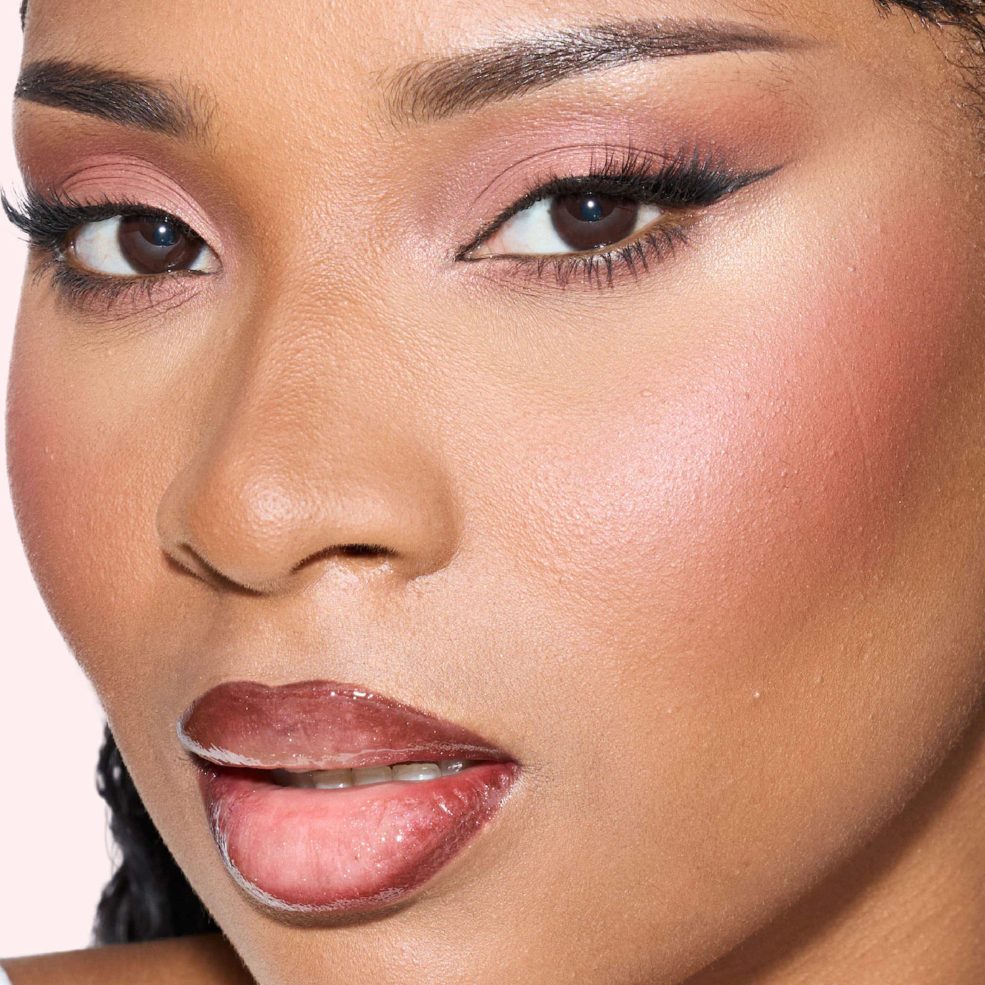 HUDA BEAUTY  Blushed Nudes Lip & Cheek Kit